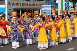 Binh Thuan opens street festival for first time