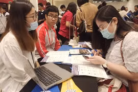 About 40,000 Vietnamese go abroad to study each year: MoET