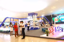  Vietnam-Cambodia defence economic product exhibition closes