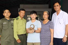 Binh Phuoc: Wild pangolin handed over to forest protection force