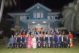 Top legislator visits Vietnamese embassy in Thailand