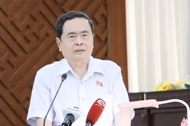 NA Vice Chairman meets Hau Giang voters following legislature’s fifth session