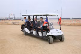 Czech PM visits Škoda Auto automobile assembly plant in Quang Ninh