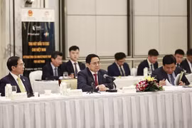 PM works with leaders of major investment funds in Singapore