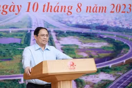 PM urges hastening implementation of key projects