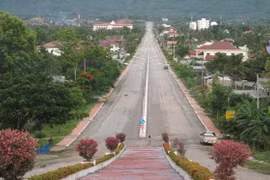 Thai Binh province presents school to Lao locality