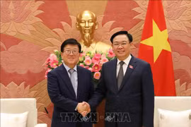 Top legislator receives former Speaker of RoK National Assembly