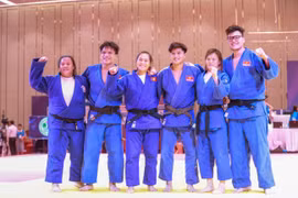 32nd SEA Games: Kick-boxer, judokas, boat racers earn more gold for Vietnam