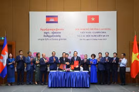 Vietnam, Cambodia join hands to carry out MoU on labour cooperation