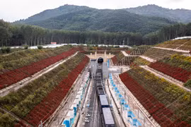 First China-Laos-Thailand round-trip freight train departs