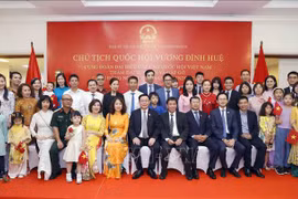 NA Chairman meets Vietnamese community in Indonesia 