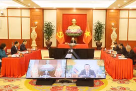 Party chief Nguyen Phu Trong holds phone talks with Cambodia's CPP President, PM Hun Sen