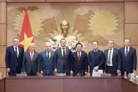 Top legislator hosts Russian guest 