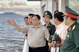 PM stresses urgent solutions to cope with landslides, erosion in Mekong Delta