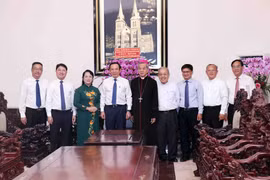 HCM City leader extends Christmas greetings to Catholic followers