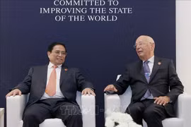 PM receives founder of World Economic Forum in China