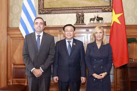 NA Chairman holds talks with leaders of Uruguayan parliament