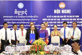 Vietnamese, Cambodian provinces work to build shared border of peace, friendship