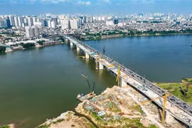 Phase 2 completes as main sections of Vinh Tuy Bridge 2 joined