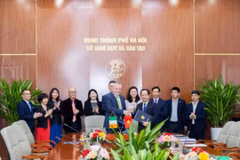  Hanoi works to improve computer using skills for students​