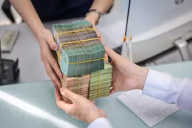 Reference exchange rate up 2 VND on April 12