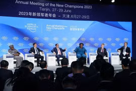 PM mentions measures against headwinds at WEF debate in Tianjin