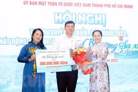 HCM City front committee raises funds for programme "For Green Truong Sa" 