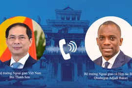 Foreign minister holds phone talks with Beninese counterpart