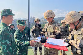 Vietnamese, Chinese border guards join hands in building border of peace, stability
