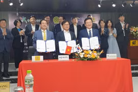 Vietnamese, RoK business associations cooperate in electronics, photonics