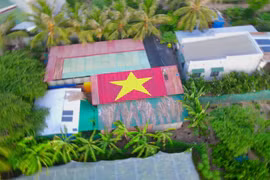 People transform roof into a national flag to celebrate National Day