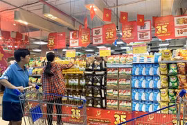Shoppers at a Co-op supermarket in HCM City. (Photo: VNA)