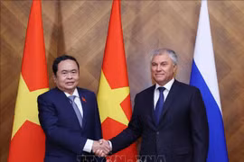 Chairman of the Vietnamese National Assembly Tran Thanh Man (left) and Chairman of the State Duma of the Federal Assembly of the Russian Federation Vyacheslav Victorovich Volodin at their meeting in Moscow on September 9. (Photo: VNA)