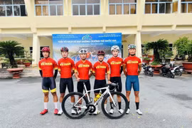 Vietnamese cycling team at the Tour of Poyang Lake. (Photo: Vietnam Cycling and Motor Sport Federation)
