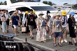 Visitors to Bali, Indonesia (Photo: AFP/VNA)