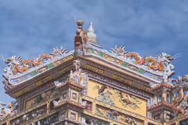 Porcelain mosaic revived in Hue Citadel