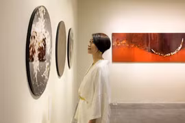 Japanese artist “paints the Moon” with Vietnamese lacquer