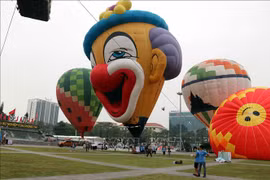 Second int'l hot-air balloon festival opens in Tuyen Quang