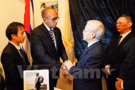 Vietnamese leaders pay homage to Cuban leader Fidel Castro