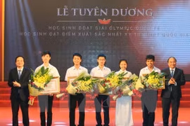 Prime Minister praises outstanding students at national, international exams 