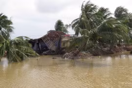 VFF leader receives financial aid in support of flood victims 