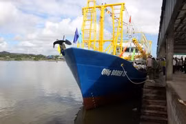 More steel ship handed over to Quang Ngai fisherman