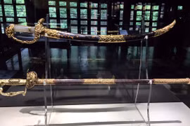 Exhibition on royal treasures opens in Hue