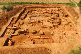 More architecture relics unearthed in Cha citadel