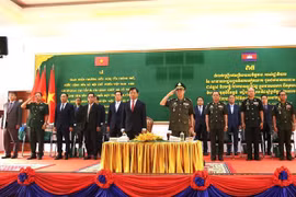 At the award ceremony (Photo: VNA)
