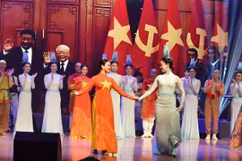 A performance at the art programme celebrating the Hanoi-Beijing friendship (Photo: VNA)