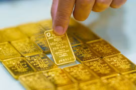 State-owned commercial banks with their extensive networks have prepared necessary conditions to organise direct gold sales to people in need. (Photo: VNA)