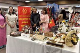The Vietnamese booth at the charity fair. (Photo: VNA)