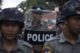 Myanmar: Attacks kill nine policemen 