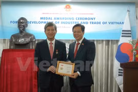 ASEAN-Korea Centre’s former chief acknowledged with insignia